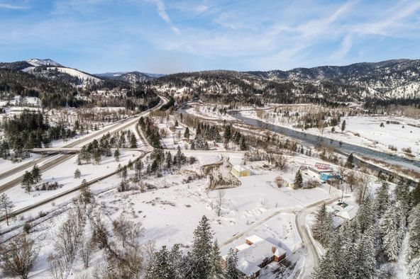 42024 Riverview Dr, Kingston, ID 83839